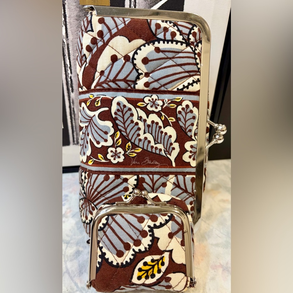 5 VERA BRADLEY Multicolor Floral Quilted Crossbody Bags, vanity and wallet EUC - Picture 2 of 14